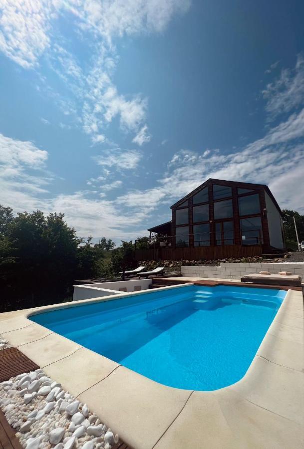 Le Chalet M - Cabana Cu O Panorama De Poveste. Surdesti  ภายนอก รูปภาพ