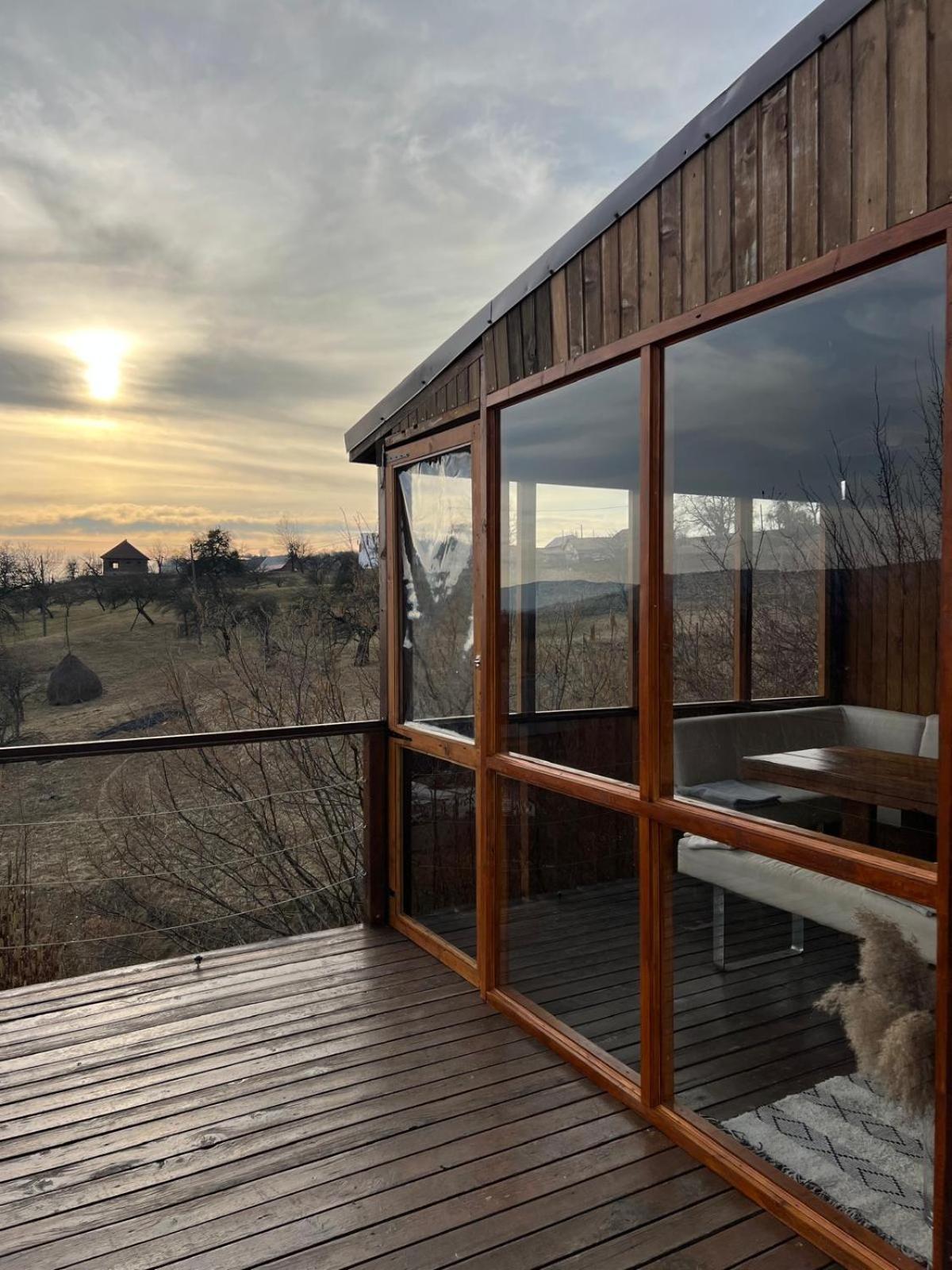 Le Chalet M - Cabana Cu O Panorama De Poveste. Surdesti  ภายนอก รูปภาพ