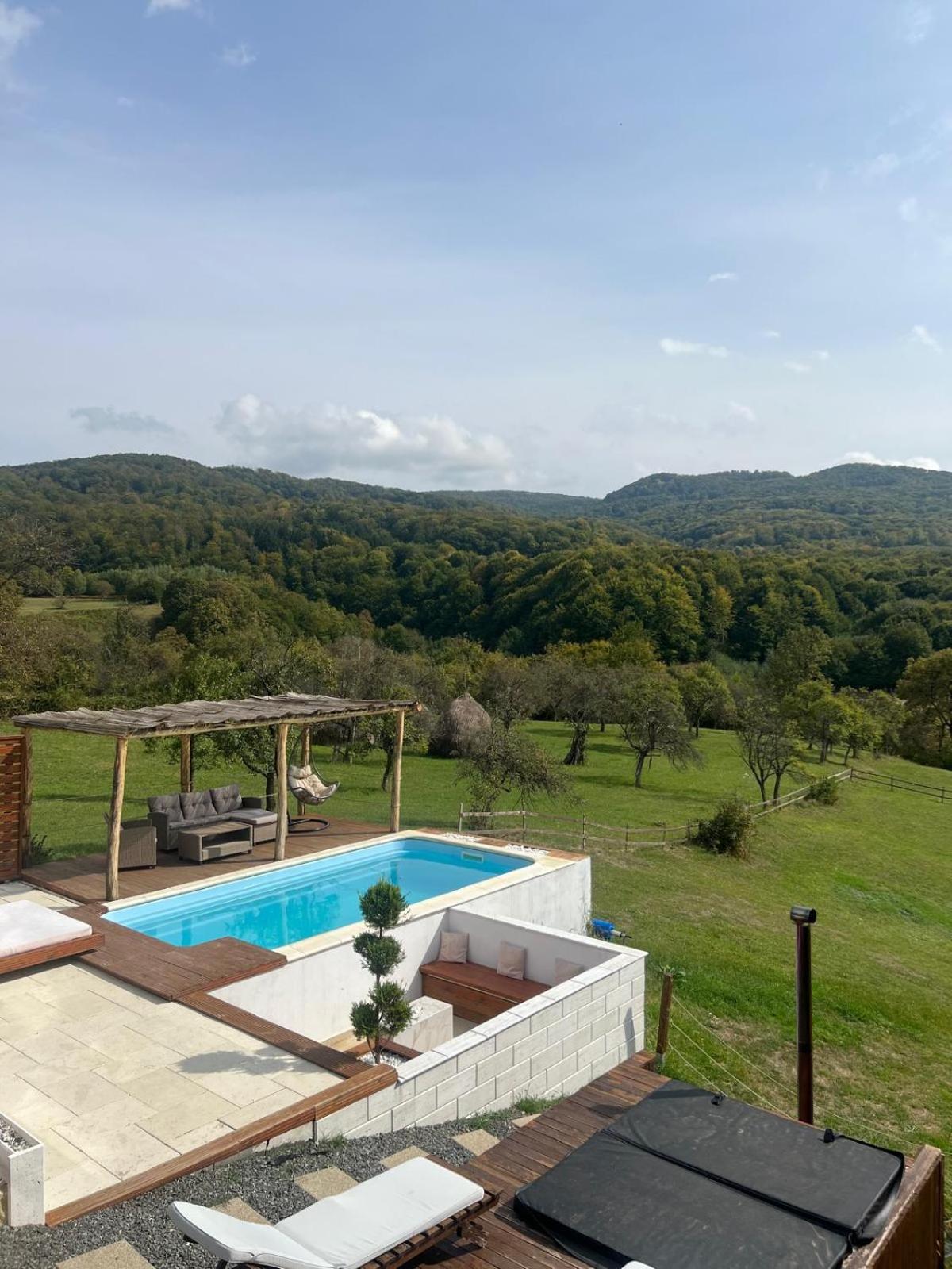 Le Chalet M - Cabana Cu O Panorama De Poveste. Surdesti  ภายนอก รูปภาพ