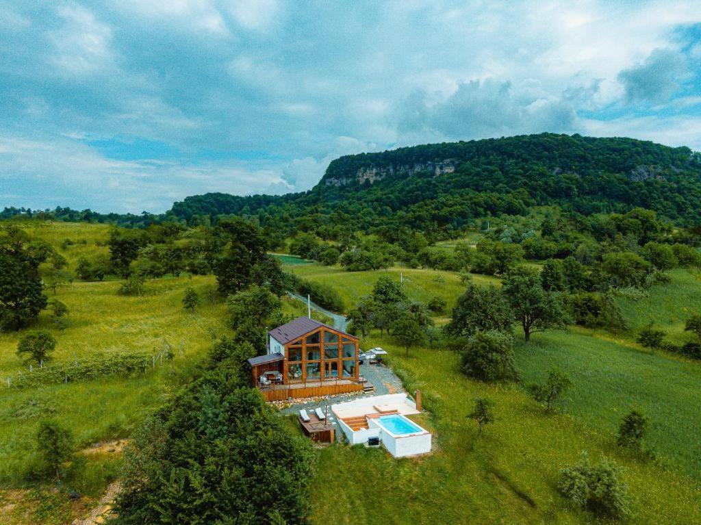 Le Chalet M - Cabana Cu O Panorama De Poveste. Surdesti  ภายนอก รูปภาพ