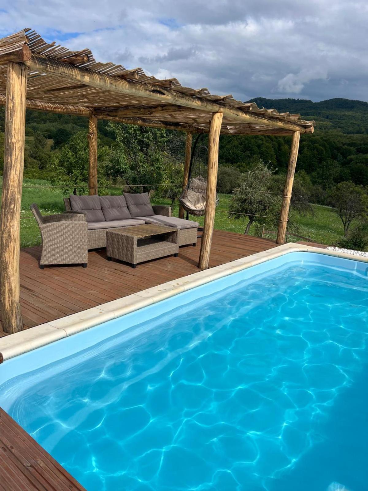 Le Chalet M - Cabana Cu O Panorama De Poveste. Surdesti  ภายนอก รูปภาพ