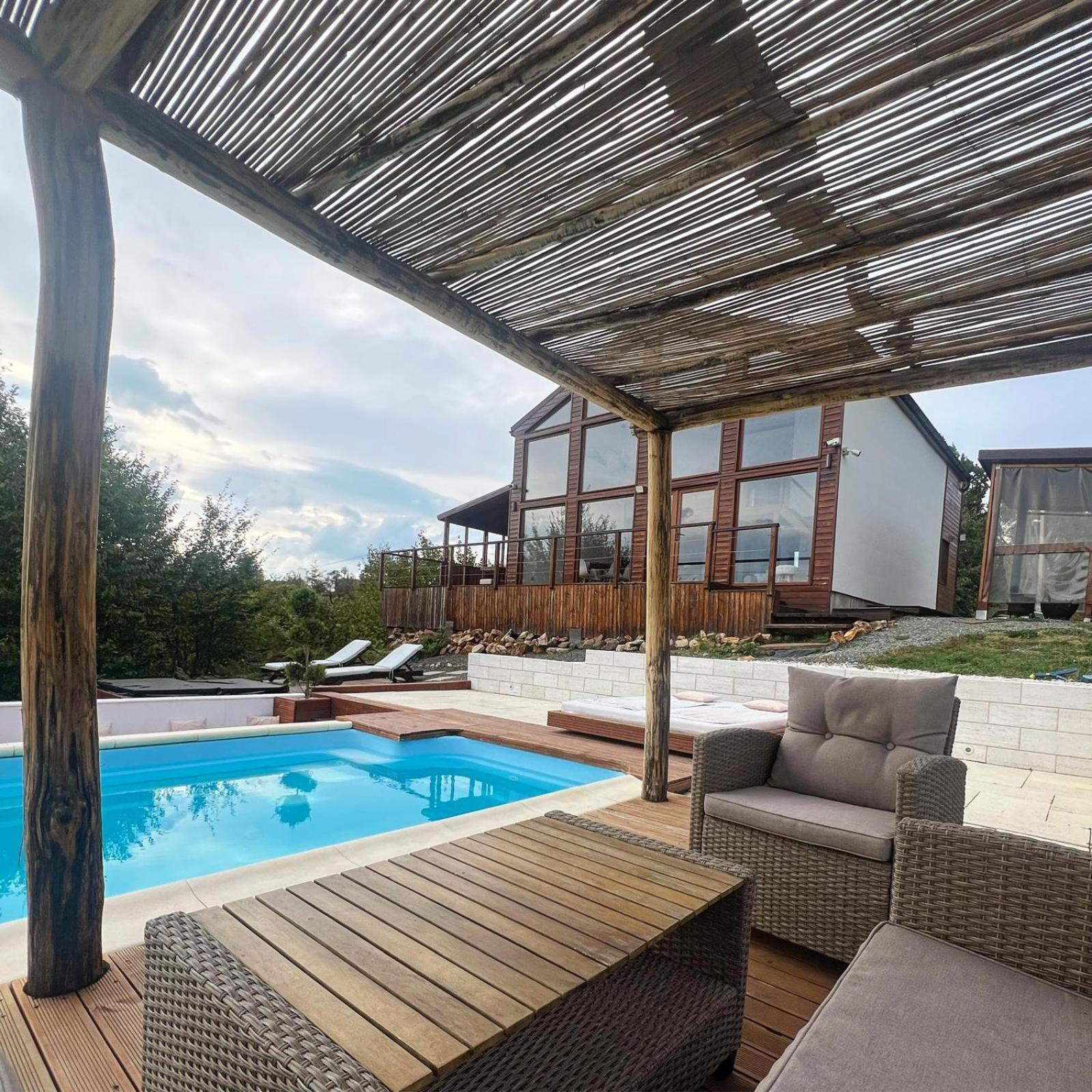 Le Chalet M - Cabana Cu O Panorama De Poveste. Surdesti  ภายนอก รูปภาพ