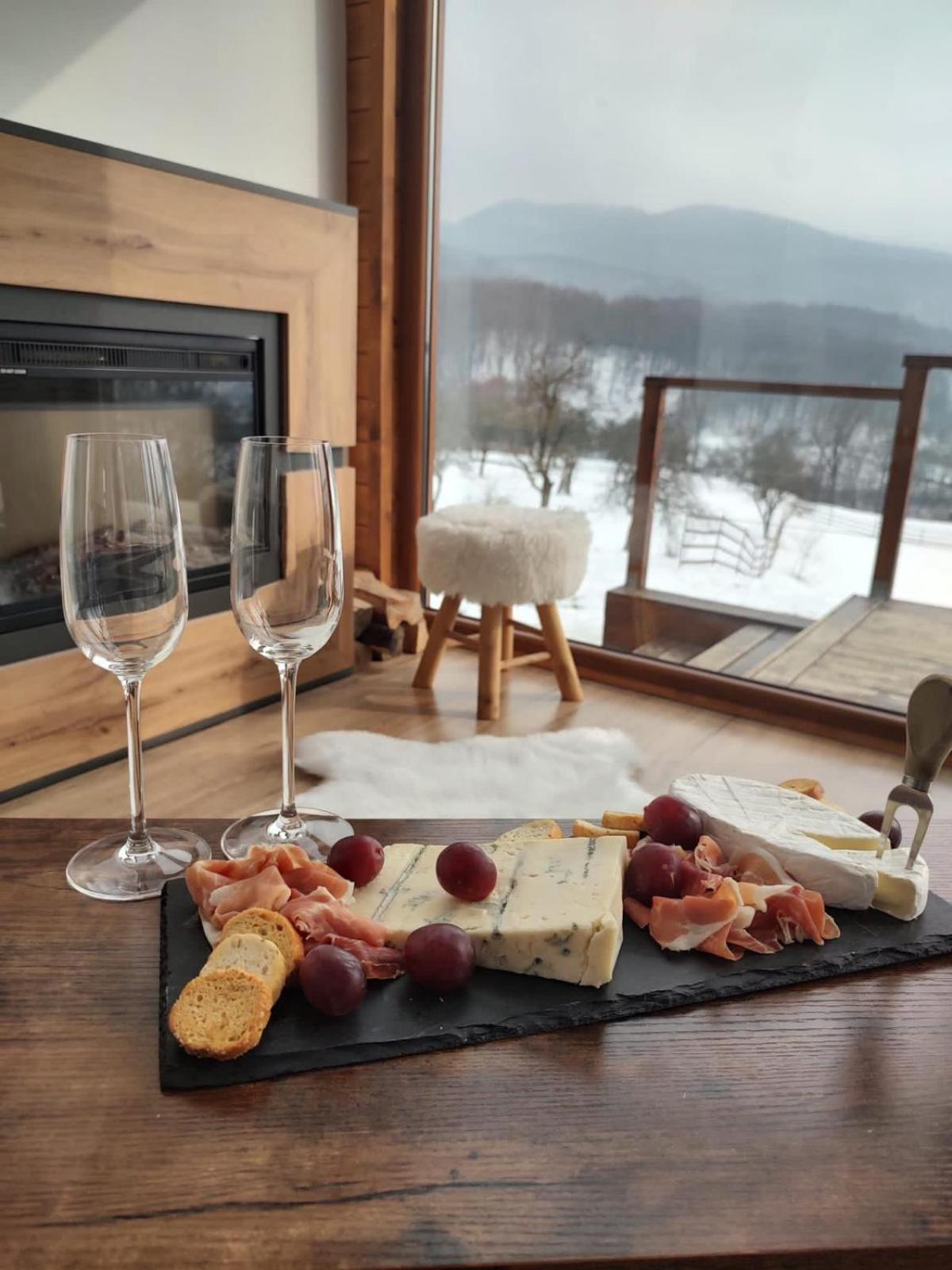 Le Chalet M - Cabana Cu O Panorama De Poveste. Surdesti  ภายนอก รูปภาพ