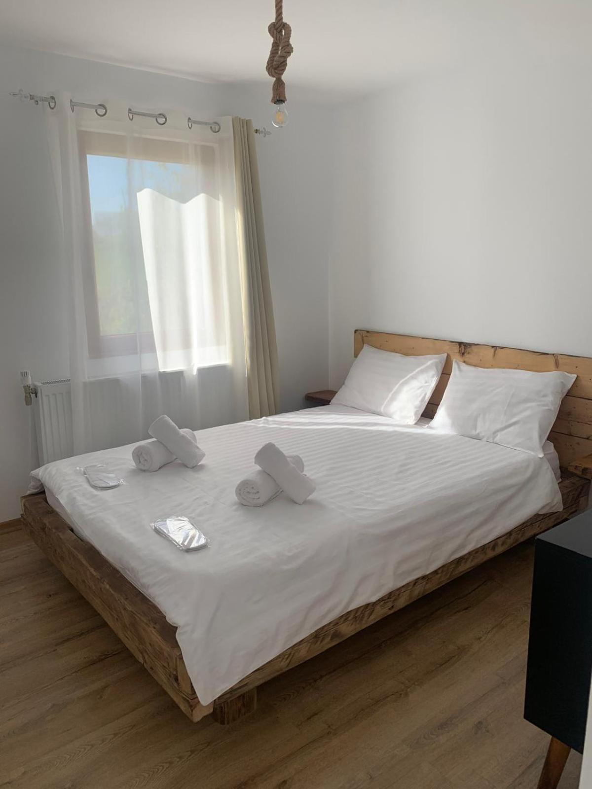 Le Chalet M - Cabana Cu O Panorama De Poveste. Surdesti  ภายนอก รูปภาพ