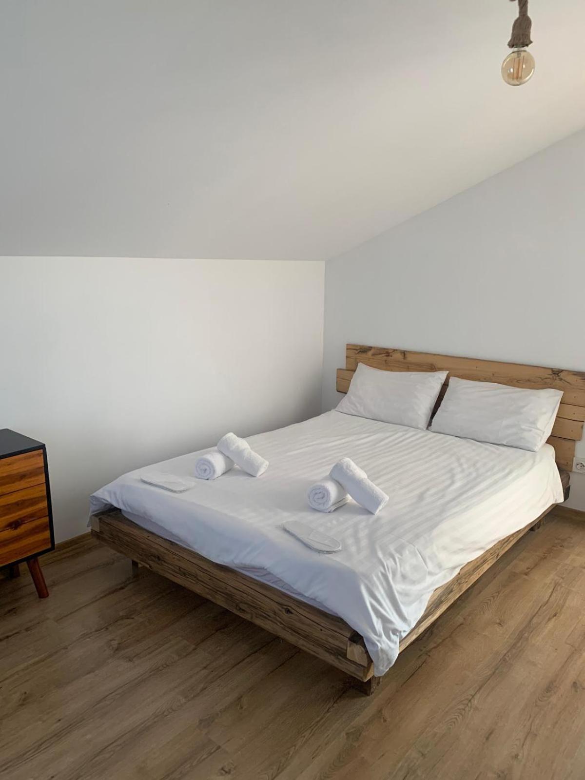 Le Chalet M - Cabana Cu O Panorama De Poveste. Surdesti  ภายนอก รูปภาพ