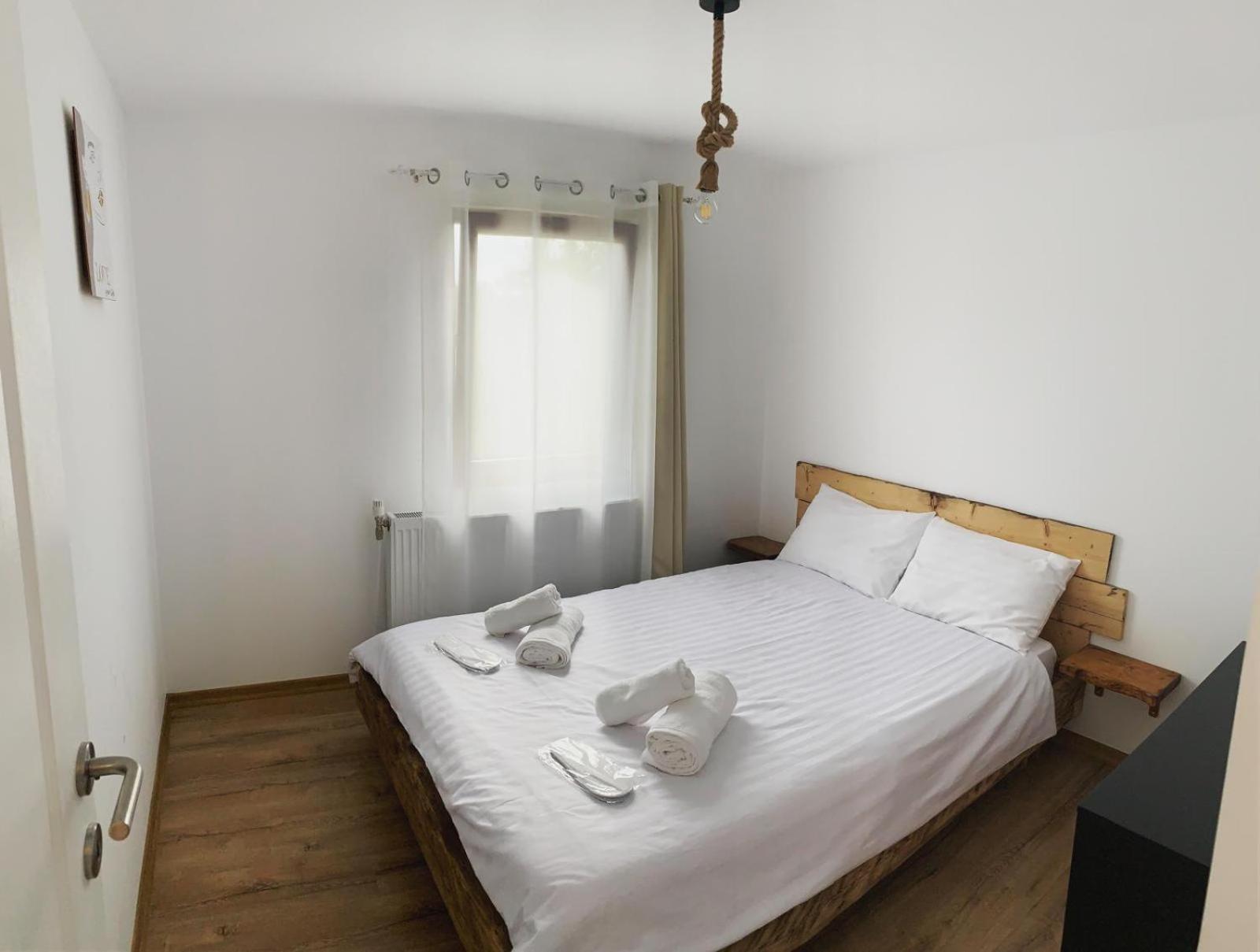 Le Chalet M - Cabana Cu O Panorama De Poveste. Surdesti  ภายนอก รูปภาพ